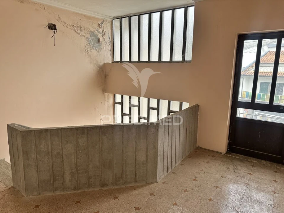 Prédio para Venda em Planalto de Monforte (Oucidres e Bobadela) Foto 4