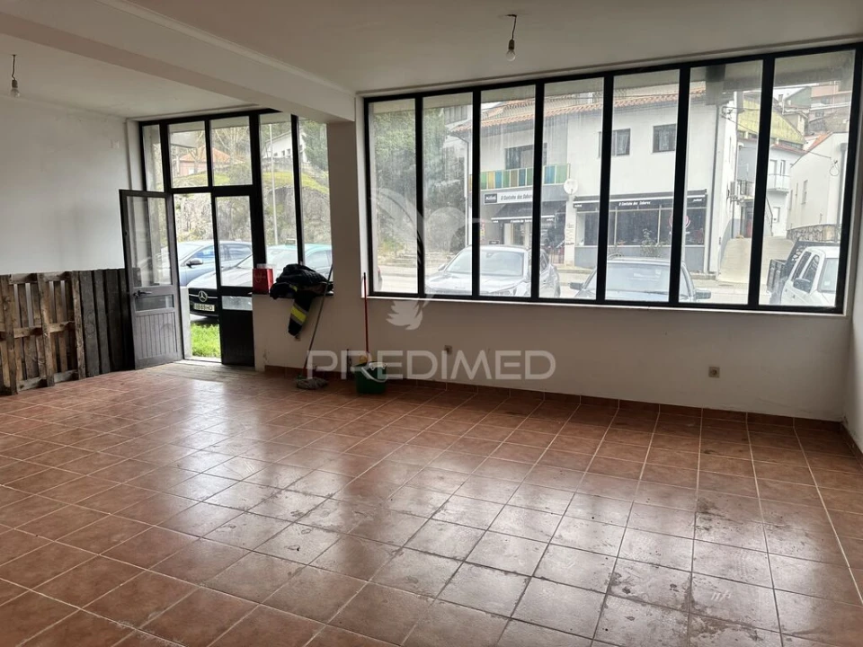 Prédio para Venda em Planalto de Monforte (Oucidres e Bobadela) Foto 10