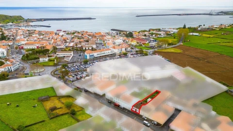 Moradia T2 para Venda em Praia da Vitoria (Santa Cruz)