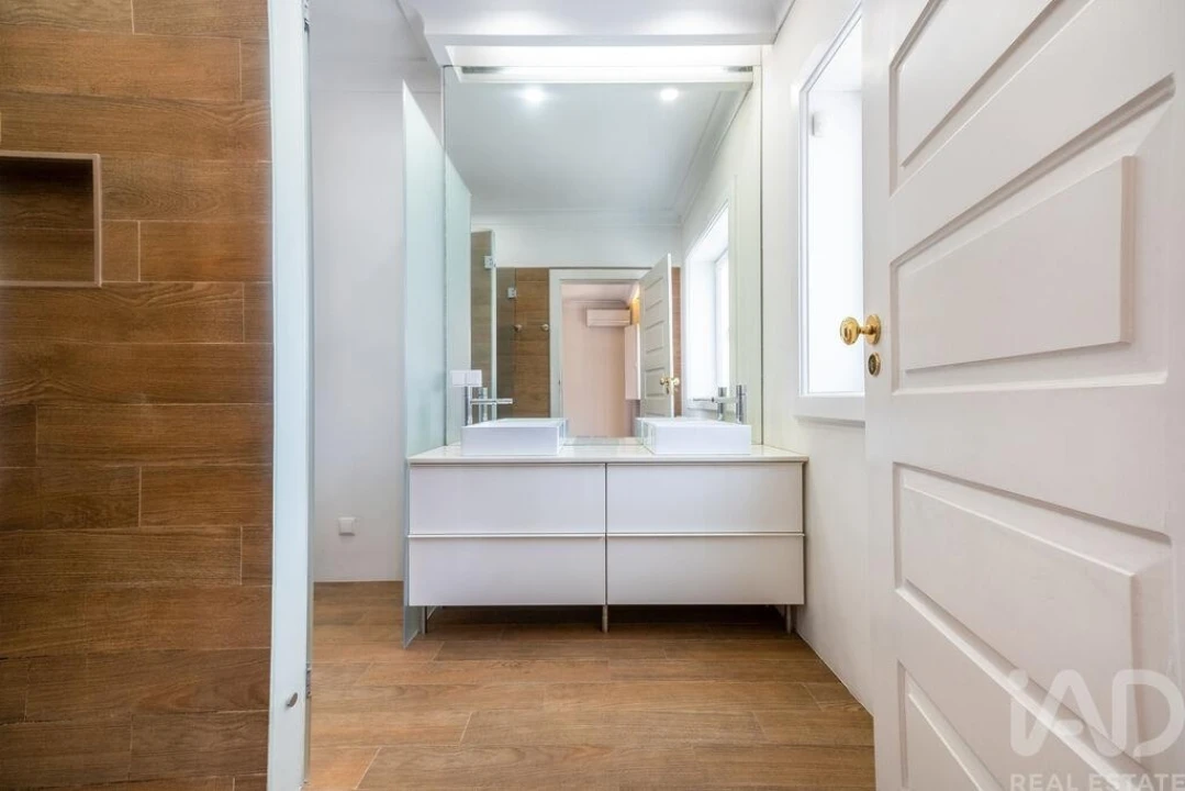 Moradia T4 para Venda em Oliveira, São Paio e São Sebastião Foto 16