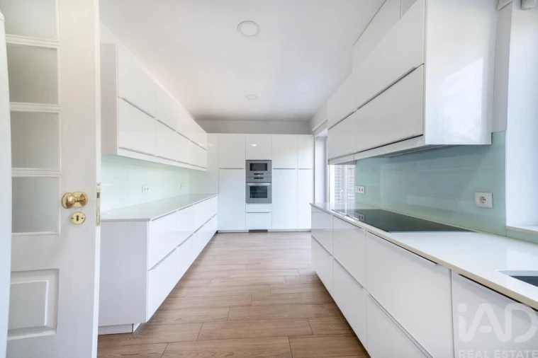 Moradia T4 para Venda em Oliveira, São Paio e São Sebastião Foto 9