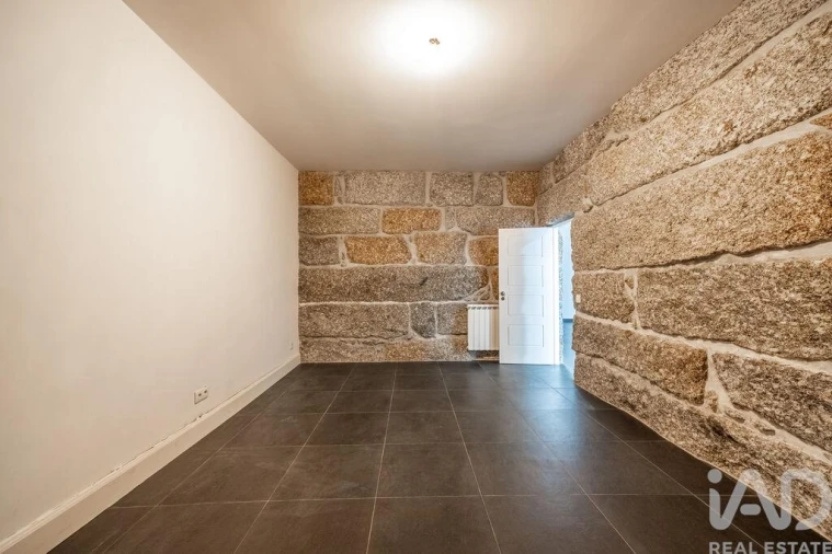 Moradia T4 para Venda em Oliveira, São Paio e São Sebastião Foto 28