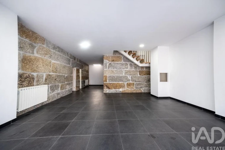 Moradia T4 para Venda em Oliveira, São Paio e São Sebastião Foto 22