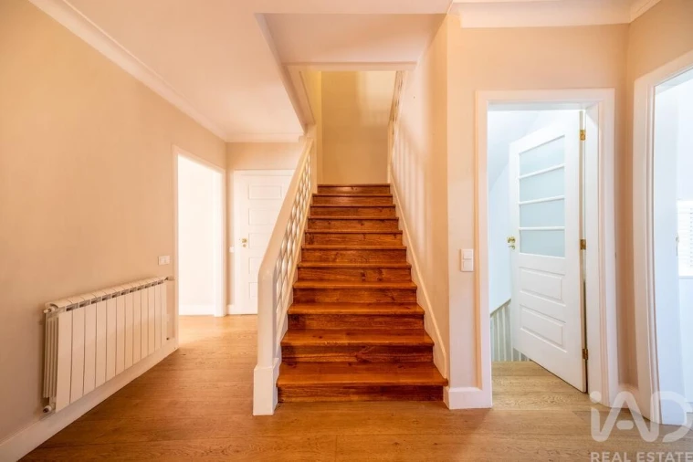 Moradia T4 para Venda em Oliveira, São Paio e São Sebastião Foto 3