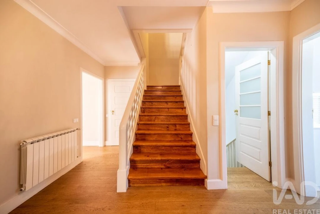 Moradia T4 para Venda em Oliveira, São Paio e São Sebastião Foto 3