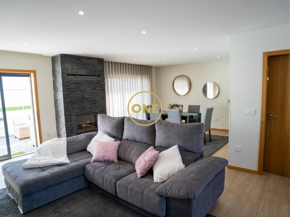 Moradia T3 para Venda em Carreira e Fonte Coberta Foto 3