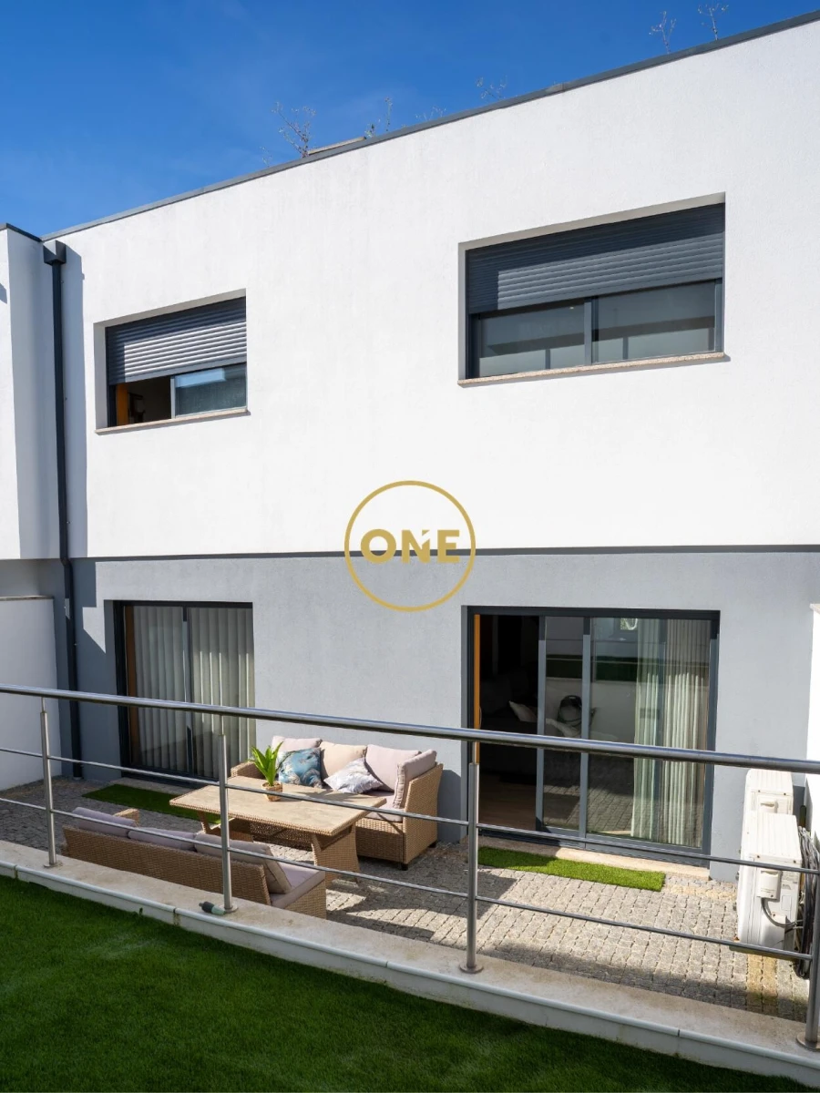 Moradia T3 para Venda em Carreira e Fonte Coberta Foto 1