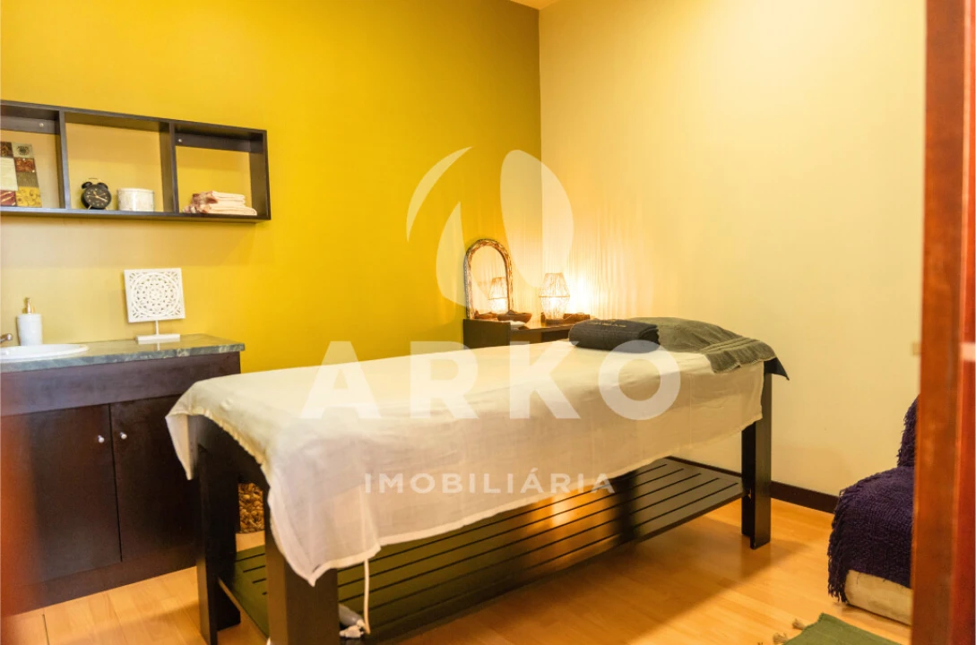 Loja para Venda em Santo Tirso, Couto (Santa Cristina e São Miguel) e Burgães Foto 12