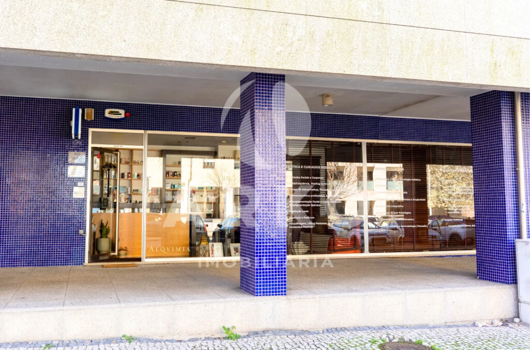 Loja para Venda em Santo Tirso, Couto (Santa Cristina e São Miguel) e Burgães Foto 2