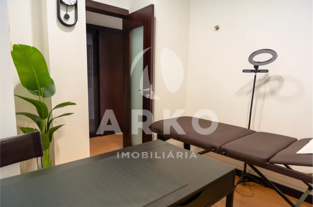 Loja para Venda em Santo Tirso, Couto (Santa Cristina e São Miguel) e Burgães Foto 28