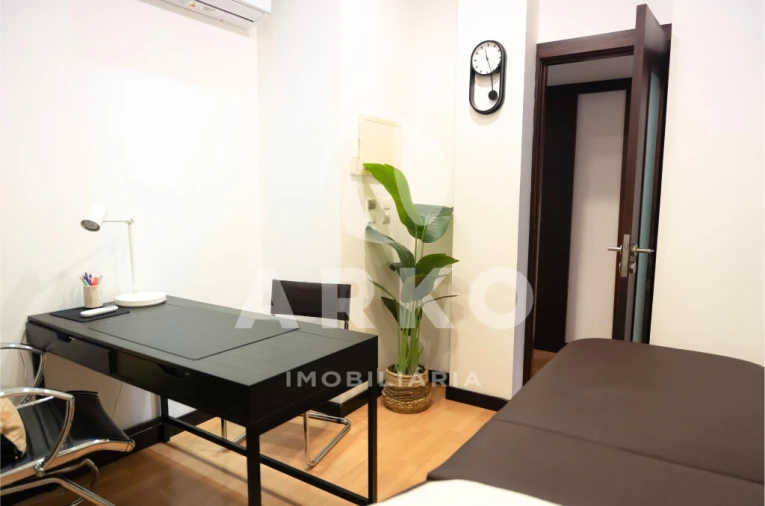 Loja para Venda em Santo Tirso, Couto (Santa Cristina e São Miguel) e Burgães Foto 27