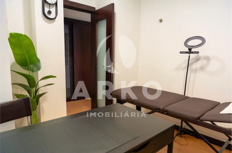 Loja para Venda em Santo Tirso, Couto (Santa Cristina e São Miguel) e Burgães Foto 28