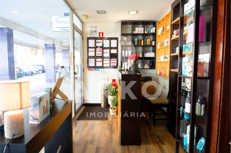 Loja para Venda em Santo Tirso, Couto (Santa Cristina e São Miguel) e Burgães Foto 4