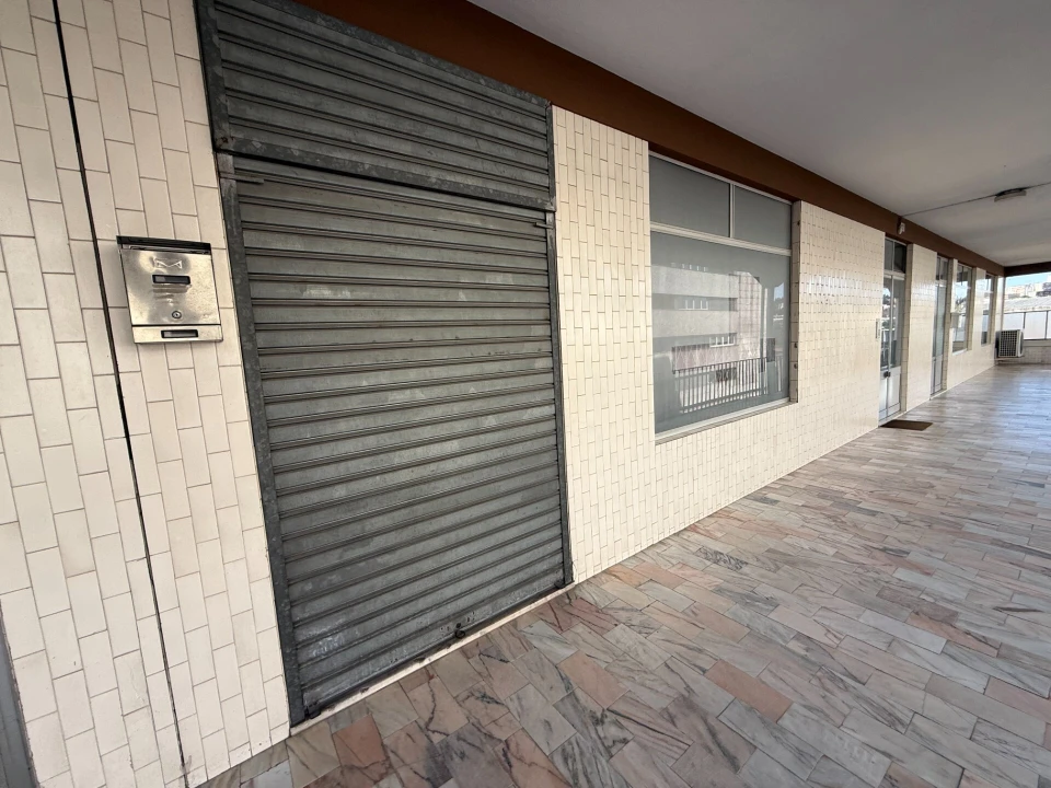 Loja para Venda em Creixomil Foto 3