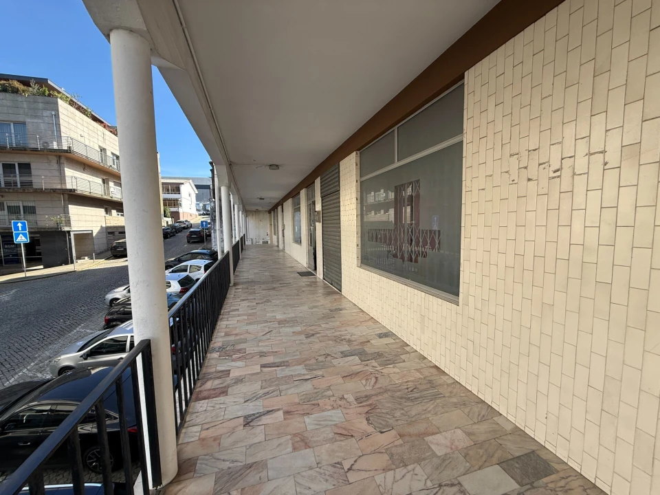 Loja para Venda em Creixomil Foto 2