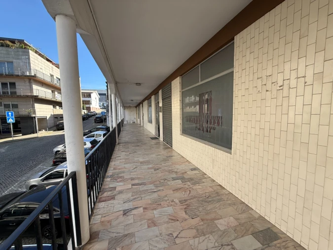 Loja para Venda em Creixomil Foto 2