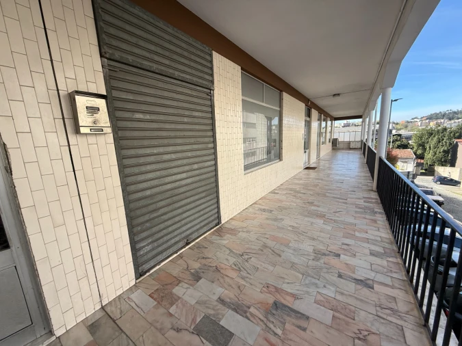 Loja para Venda em Creixomil Foto 4