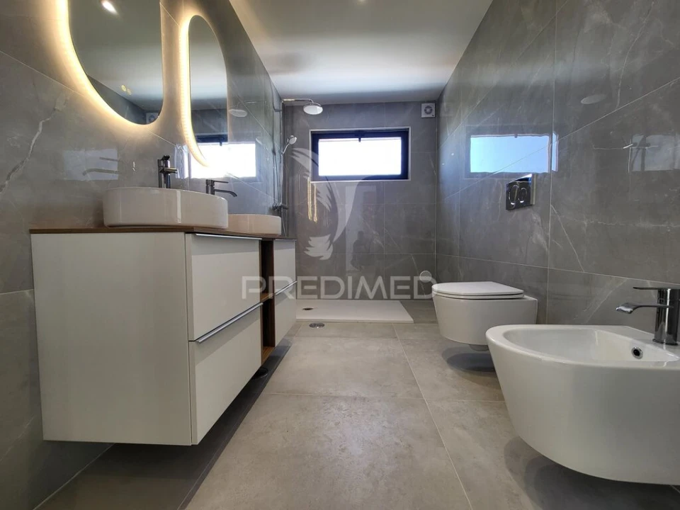 Apartamento T4 para Venda em Portimão Foto 9