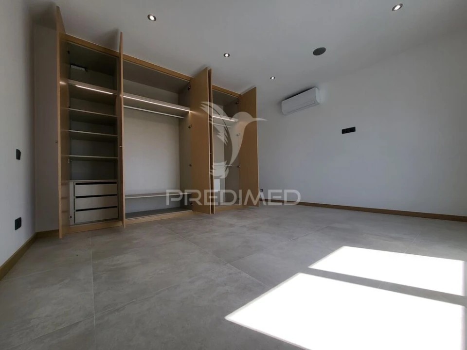 Apartamento T4 para Venda em Portimão Foto 11