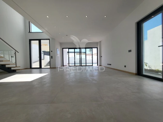 Apartamento T4 para Venda em Portimão Foto 3