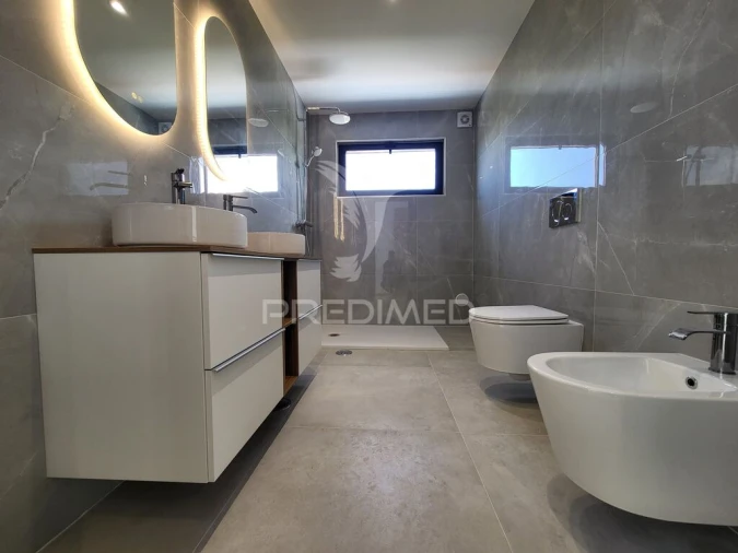 Apartamento T4 para Venda em Portimão Foto 9