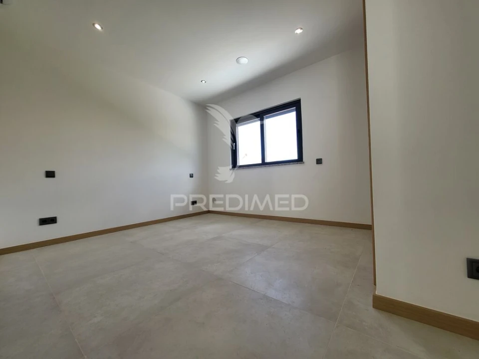 Apartamento T4 para Venda em Portimão Foto 13