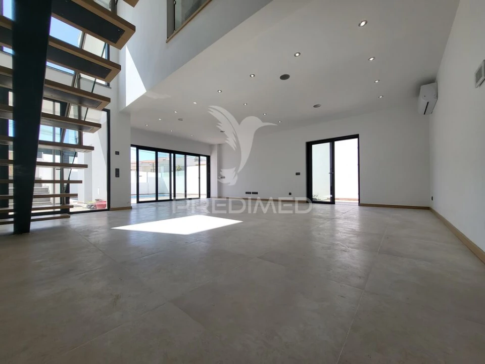 Apartamento T4 para Venda em Portimão Foto 5