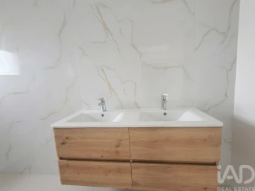 Moradia T4 para Venda em Santa Catarina da Serra e Chainça