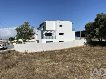 Moradia T4 para Venda em Santa Catarina da Serra e Chainça