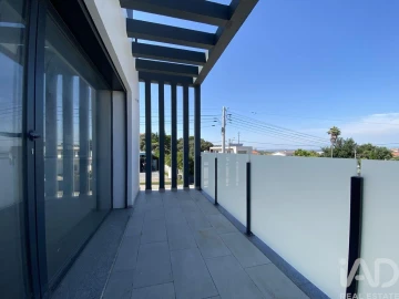 Moradia T4 para Venda em Santa Catarina da Serra e Chainça