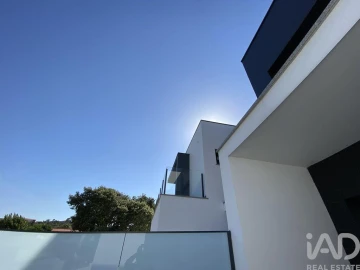 Moradia T4 para Venda em Santa Catarina da Serra e Chainça