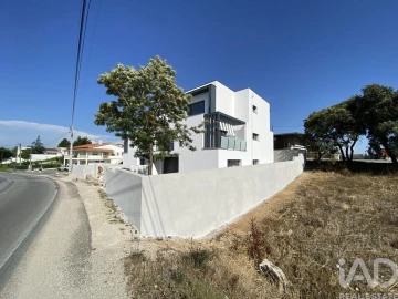 Moradia T4 para Venda em Santa Catarina da Serra e Chainça