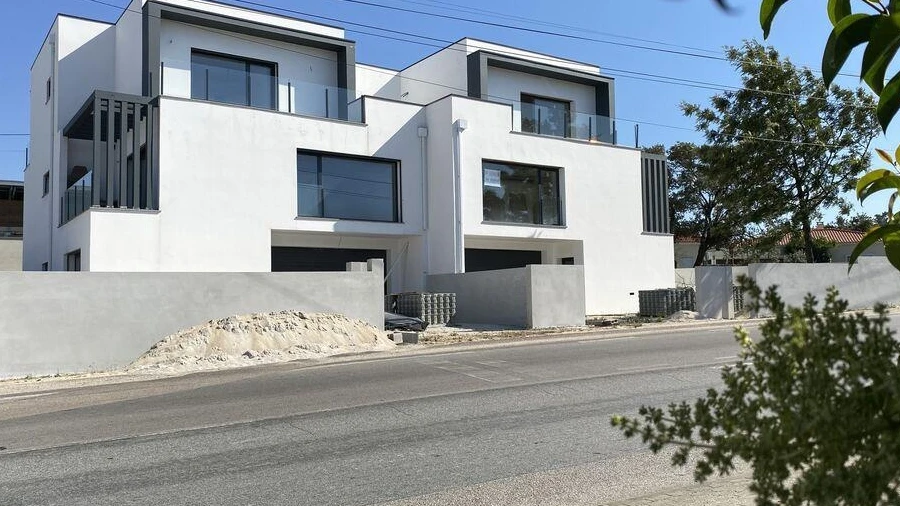 Moradia T4 para Venda em Santa Catarina da Serra e Chainça