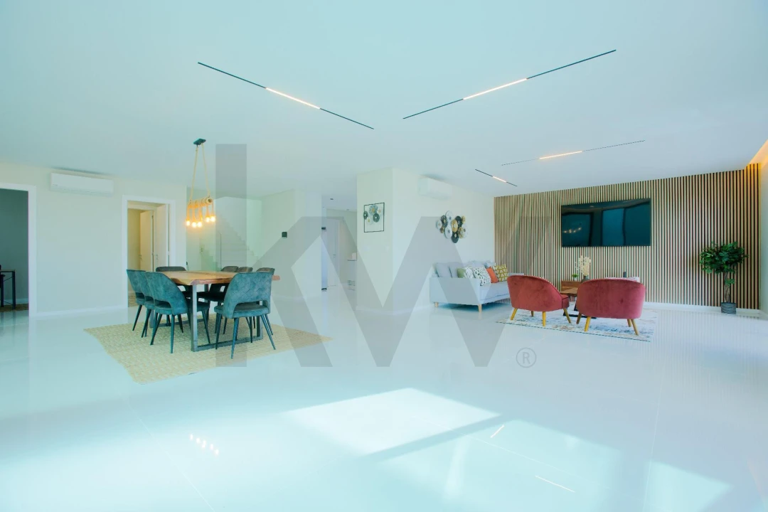 Moradia T4 para Venda em Pico da Pedra Foto 8