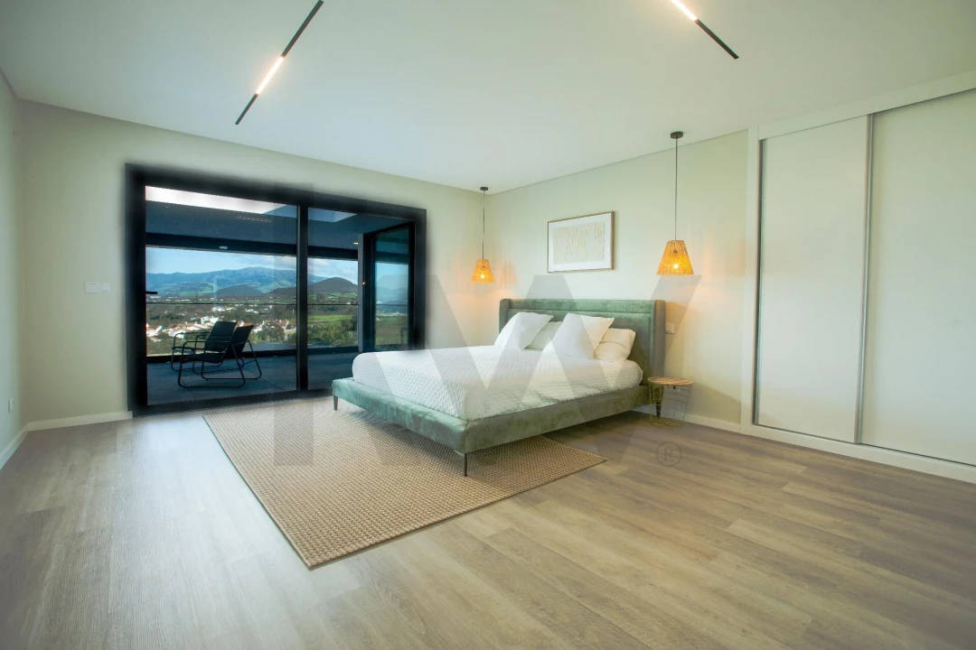 Moradia T4 para Venda em Pico da Pedra Foto 22