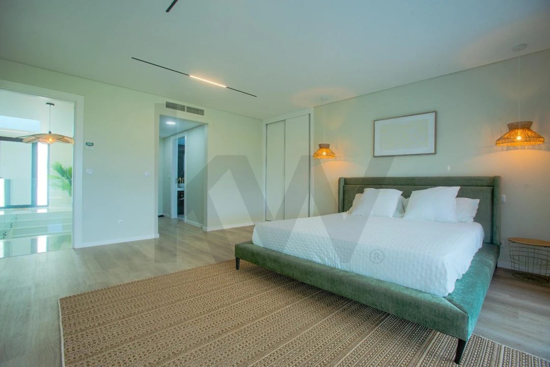 Moradia T4 para Venda em Pico da Pedra Foto 29