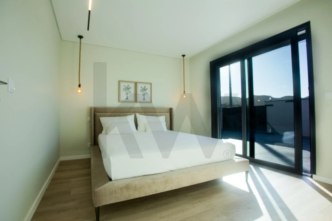 Moradia T4 para Venda em Pico da Pedra Foto 35