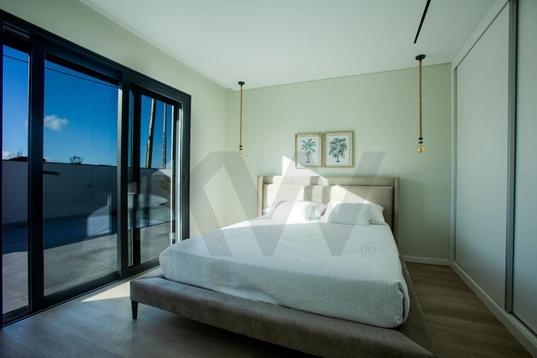 Moradia T4 para Venda em Pico da Pedra Foto 39