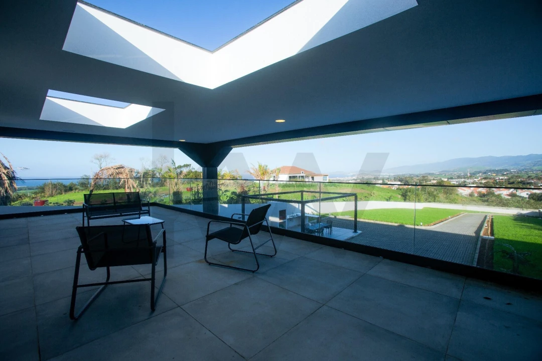 Moradia T4 para Venda em Pico da Pedra Foto 23