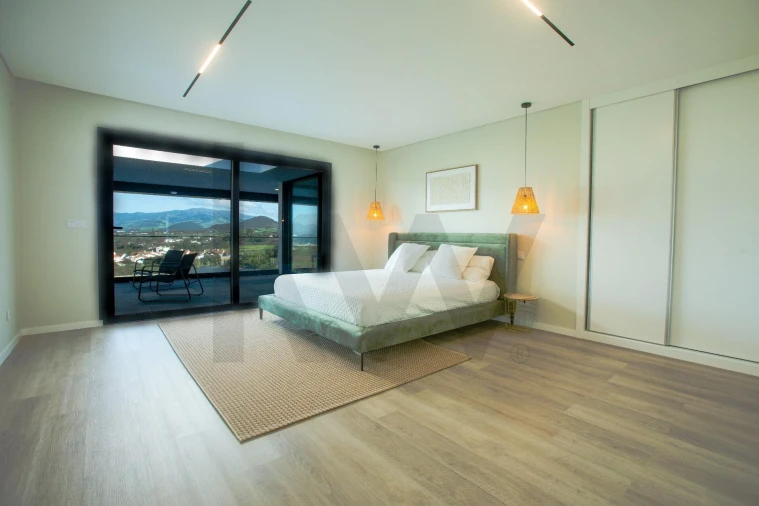 Moradia T4 para Venda em Pico da Pedra Foto 22