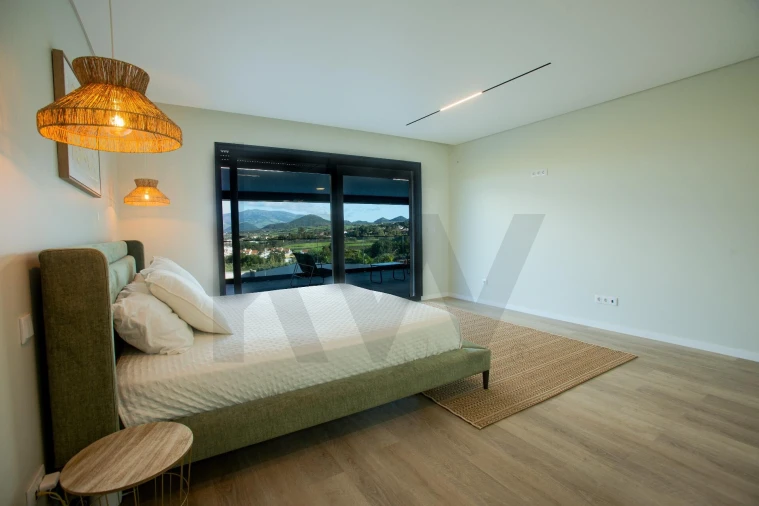 Moradia T4 para Venda em Pico da Pedra Foto 26