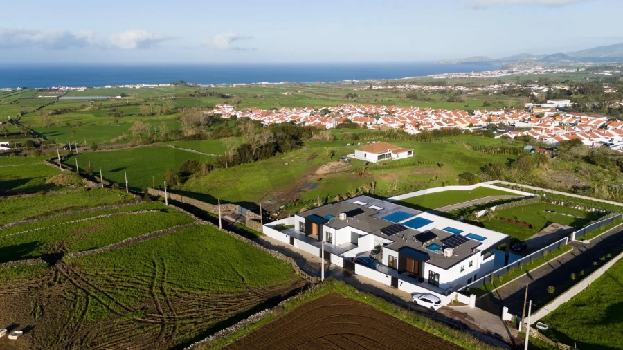 Moradia T4 para Venda em Pico da Pedra Foto 42