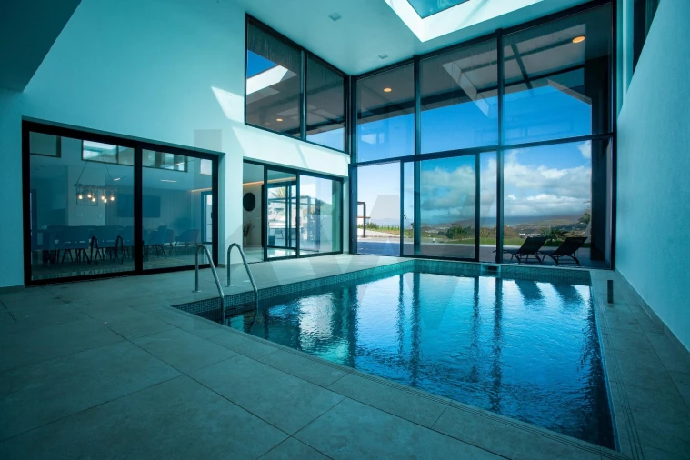 Moradia T4 para Venda em Pico da Pedra Foto 1