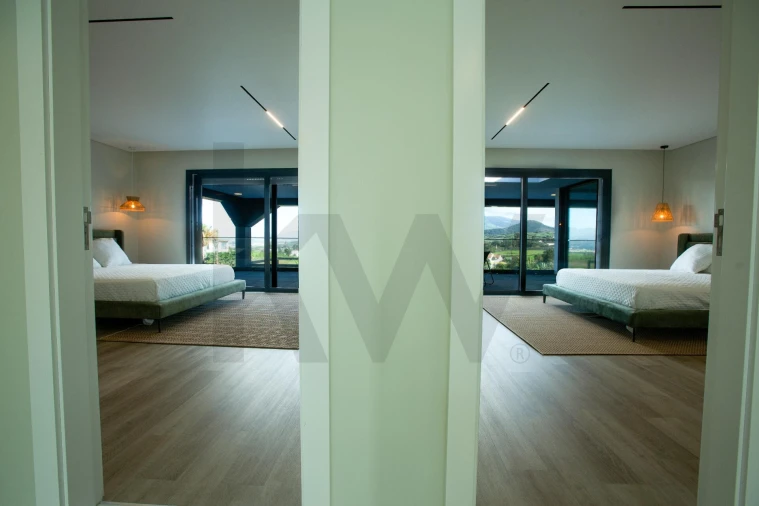 Moradia T4 para Venda em Pico da Pedra Foto 24