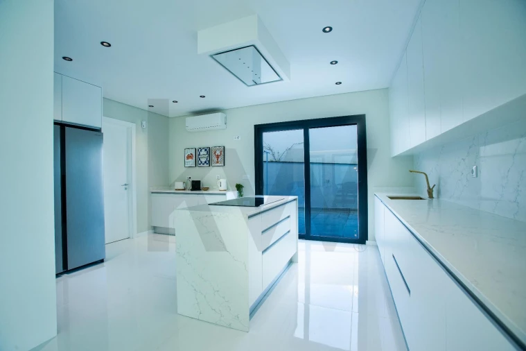 Moradia T4 para Venda em Pico da Pedra Foto 14