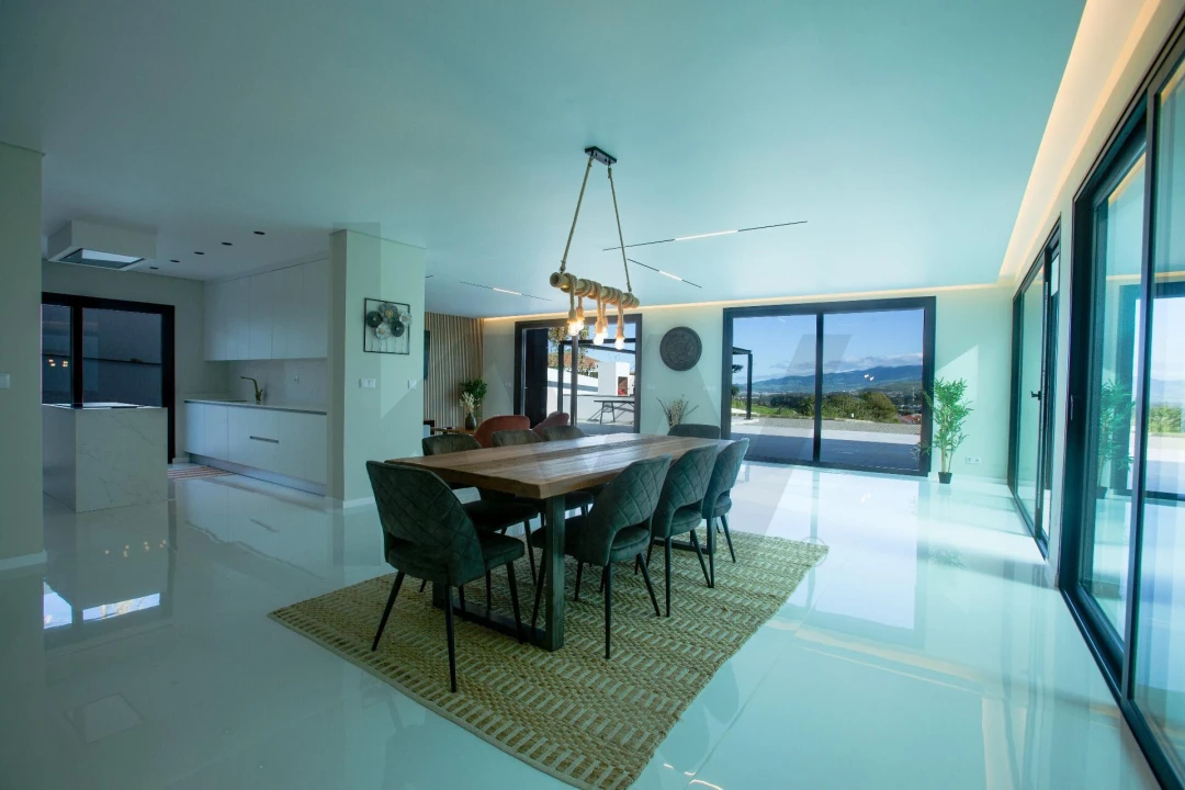 Moradia T4 para Venda em Pico da Pedra Foto 4