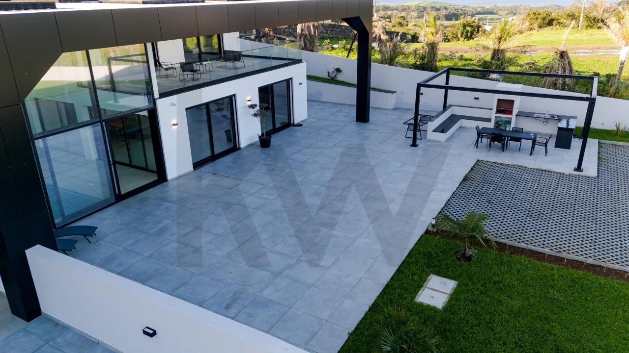 Moradia T4 para Venda em Pico da Pedra Foto 43