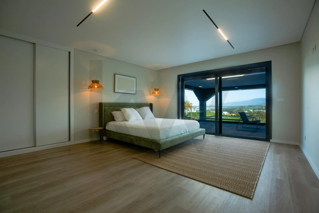 Moradia T4 para Venda em Pico da Pedra Foto 25