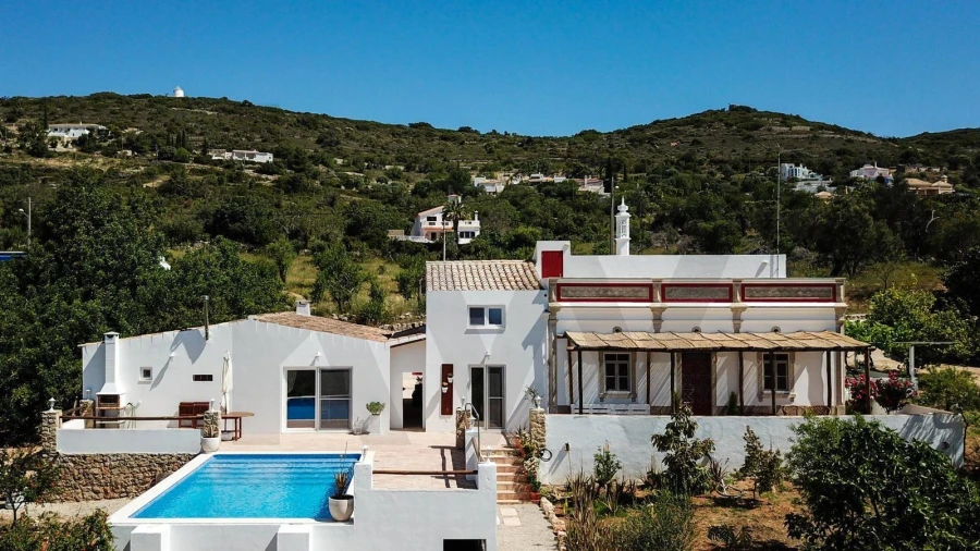 Moradia T4 para Venda em Santa Barbara de Nexe