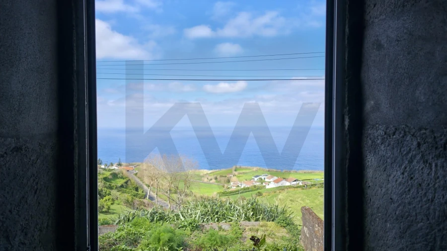 Moradia T2 para Venda em Santana Foto 1